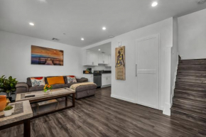 Modern 2 Levels One-Bedroom Retreat in central Location in Hollywood